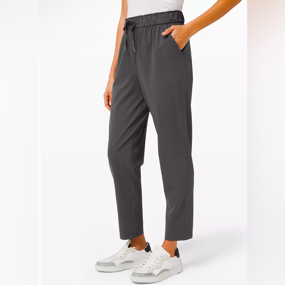 Lululemon pull on pants